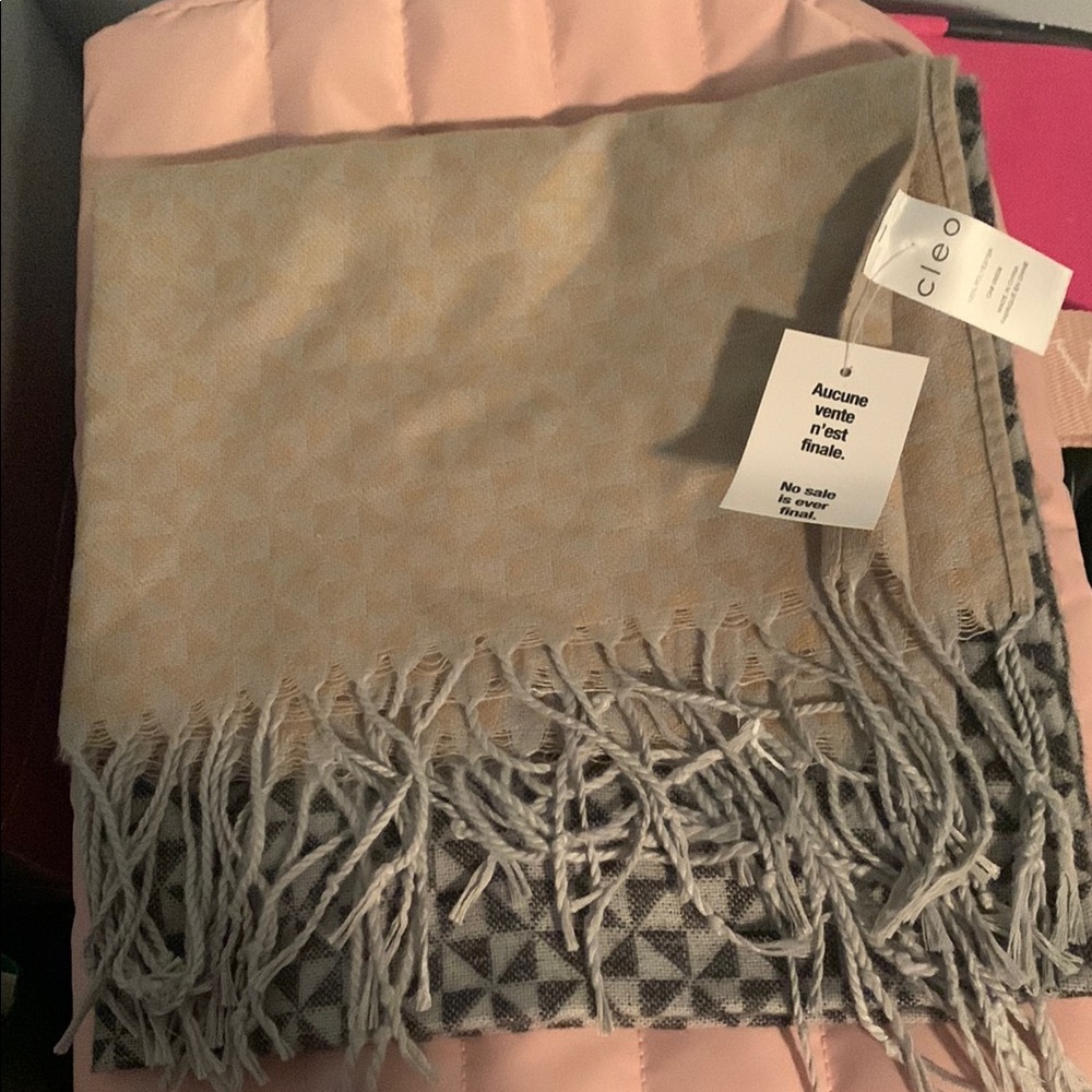 NWT CLEO GEOMETRIC FRINGE SCARF🔥🔥🔥🔥